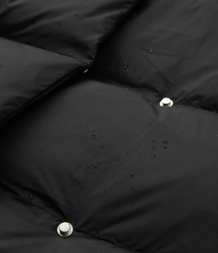 waterafstotende capuchon zijzakken met ritssluiting en drukknoopsluiting relaxte casual gewatteerde donsjas