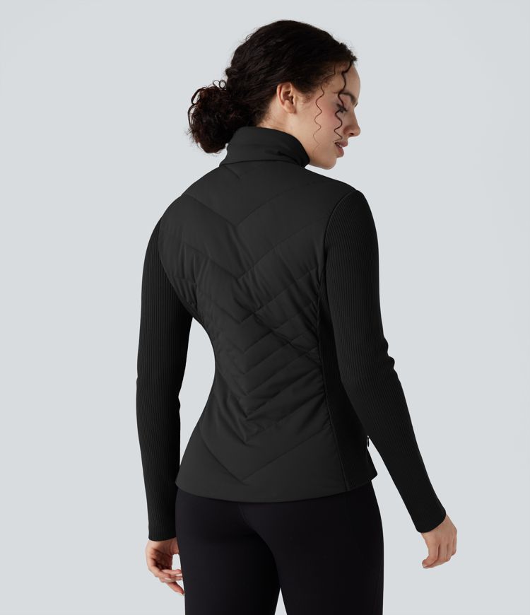 gewatteerde jas met hoge kraag contrasterende ribbels slanke pasvorm en zakken.