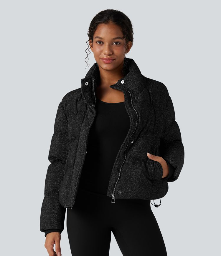 casual pufferjack met hoge hals trekkoord in de zoom en glitterdetails en zakken.