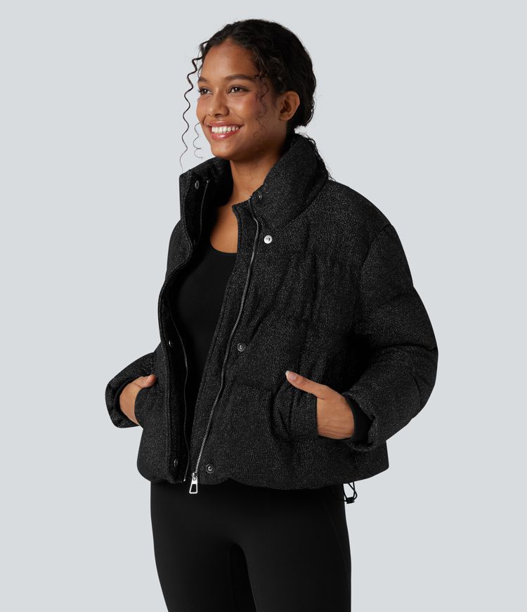 casual pufferjack met hoge hals trekkoord in de zoom en glitterdetails en zakken.